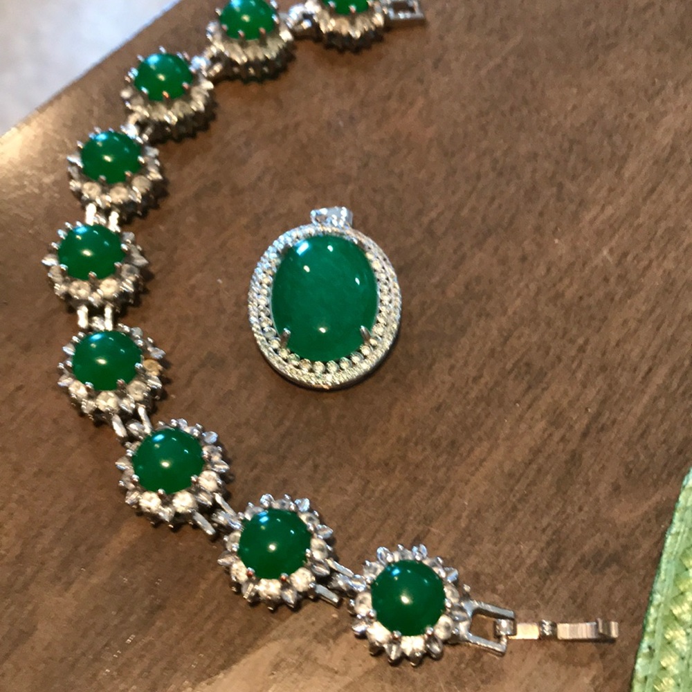 Green Jade Set With Crystals